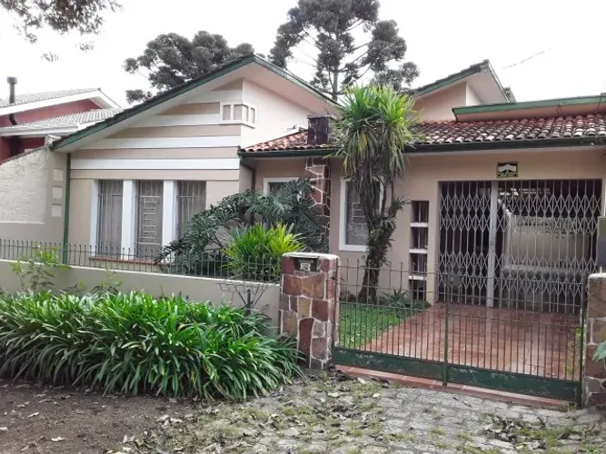 Casa nas Mercês - 5 quartos - 298 m2 + Edícula - A 150 m do Festval e Manoel Ribas