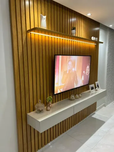PAINEL NOBRE RIPADO COM PRATELEIRA,  LED E NICHO - MONTAGEM E ENTREGA GRATIS
