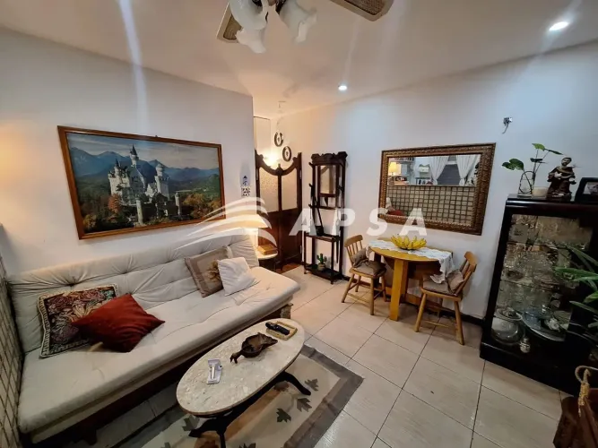 IMAGINE MORAR A APENAS UMA QUADRA DO MAR, EM UM APARTAMENTO QUARTO E SALA CHEIO DE CHARME