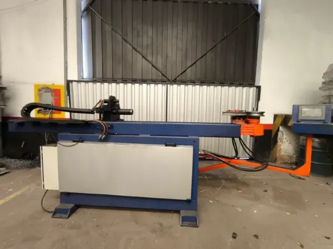 Curvadora de tubos 3D para fabricação de corrimão (não é calandra)