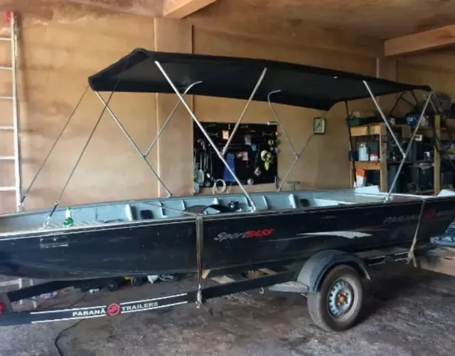 Canoa 5M borda flutuante , casco de semi lancha motor boca de 1.60m 18Hp  troco por carro 