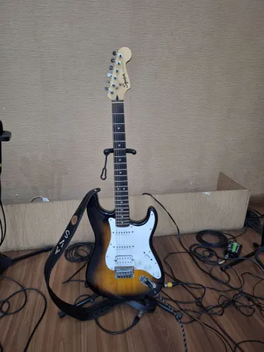 Guitarra Elétrica Squier By Fender Stratocaster Sunburst