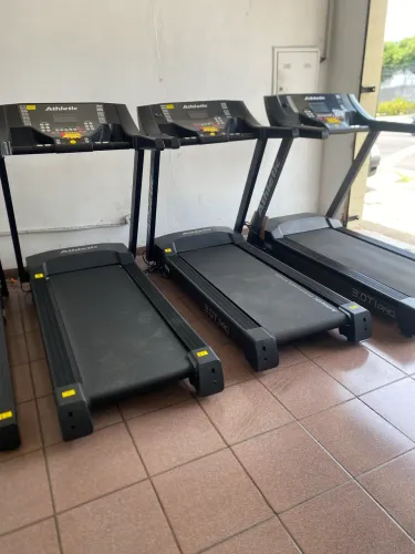 Esteiras profissionais para usuários de até 150 kg 