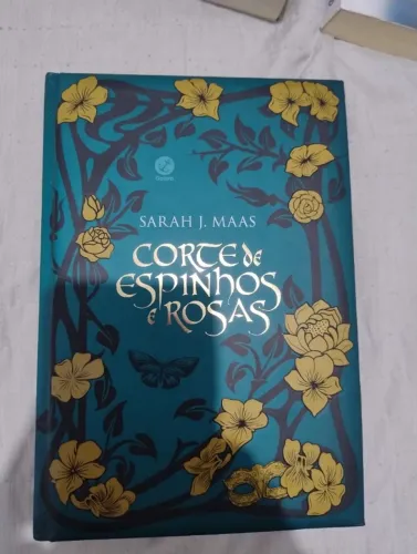 [CAPA DURA] Corte de Espinhos e Rosas (Vol. 1) - Edição de Colecionador - Sarah J. Maas