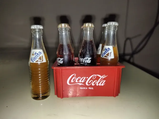 Miniaturas de Coca-Cola e Fanta e copos Pepsi e ioiô ?