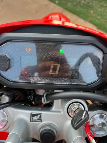 Moto zero! Não tem oque fazer, é só pegar e ser feliz.