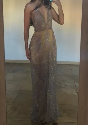 Joia em forma de vestido de R$ 4.700 por 550!