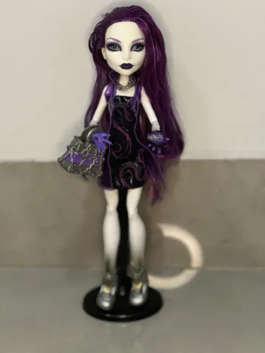 Boneca Monster High Spectra (valor a negociar)
