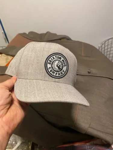 Bone importado Brixton