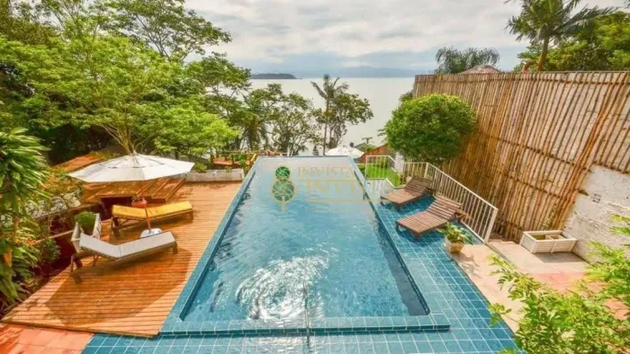 À venda | Pé da Areia, 500m², vista Mar, 5 quartos e 4 suítes - Sambaqui, em Florianópolis