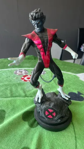Action figure X MAN Noturno em Resina