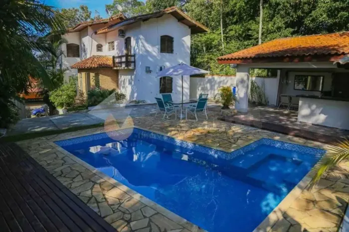 Sobrado à venda em Caraguatatuba, Loteamento Roteiro do Sol, com 4 quartos, 255m²
