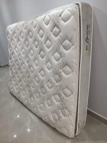 Colchão queen muito bom entrego aceito cartão