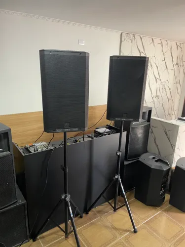 Locação de Som Profissional RCF 2100w cada caixa 