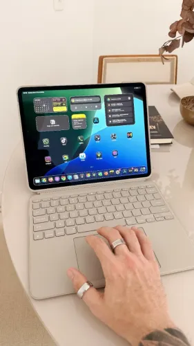 iPad Air M3 13 Polegadas + Teclado Magic Logitech + Garantia. Perfeito para Trabalho