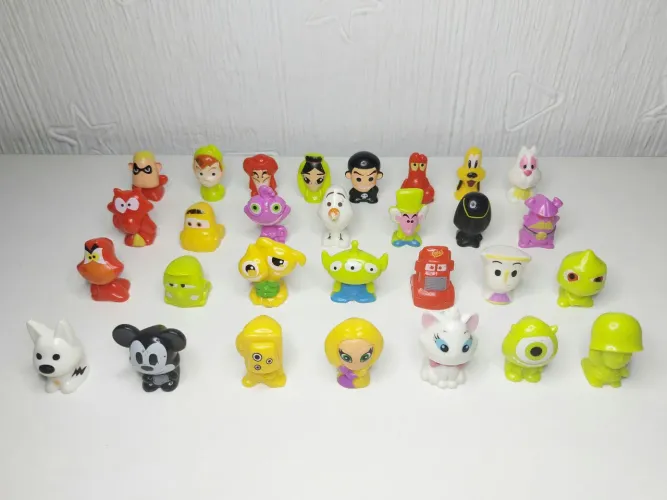 Lote com 29 Miniaturas Gogo's Crazy Bones da Disney Série 1 - Coleção Panini 2015