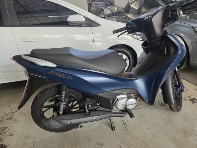 Honda Biz 125cc EX 2025 / 25 único dono com 4.500km sem detalhes