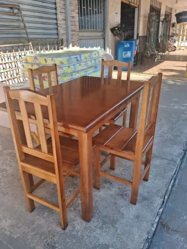 MESA DE MADEIRA 4 E 6 CADEIRAS NOVAS