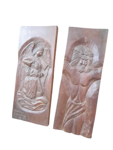 2 Lindos Quadros Sacros Esculpidos em Madeira - 1984