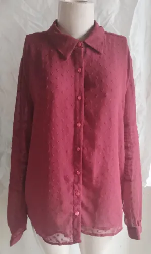 Blusa transparente vinho de botões