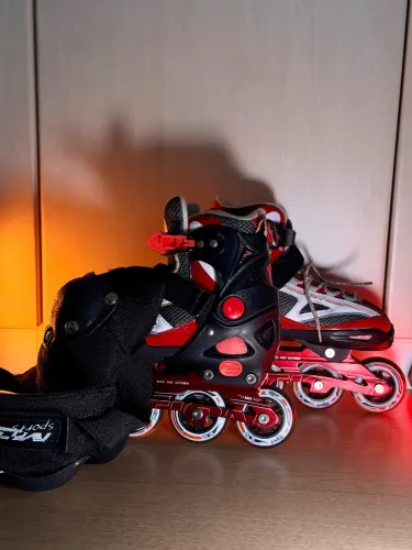 Patins Oxelo (numeração: 31-34) Pouco usado ACOMPANHA JOELHEIRAS