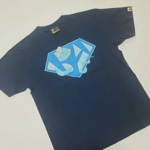 Bape x Kaws - Camiseta Superman A Bathing Ape