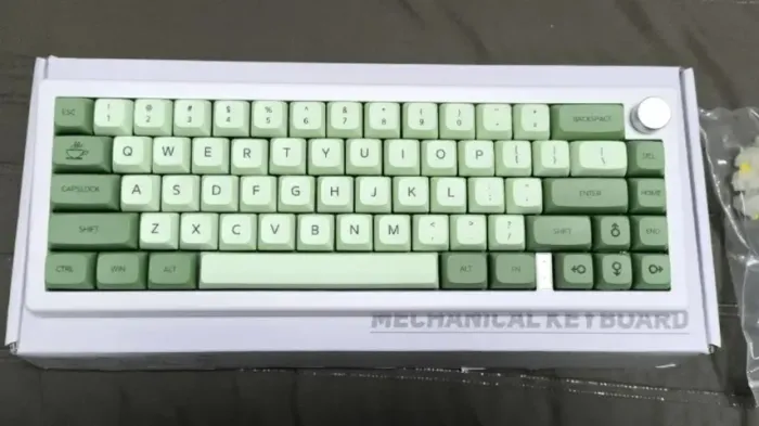 Teclado Custom GMK67 Branco Novo