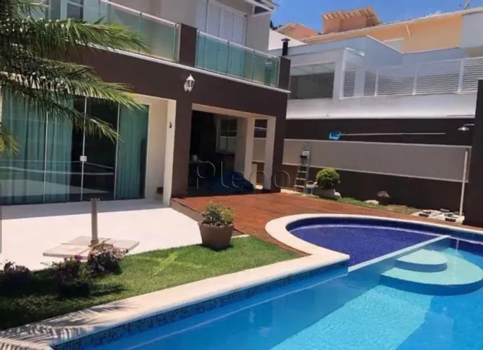 Casa à Venda no Condomínio Terras de São Francisco em Vinhedo.