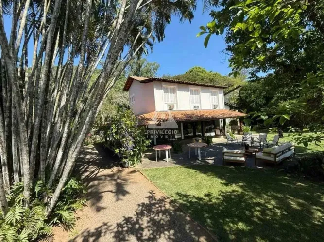 Casa Duplex de 6 Quartos com Varanda Gourmet no Itanhangá, RJ  Aceita Financiamento