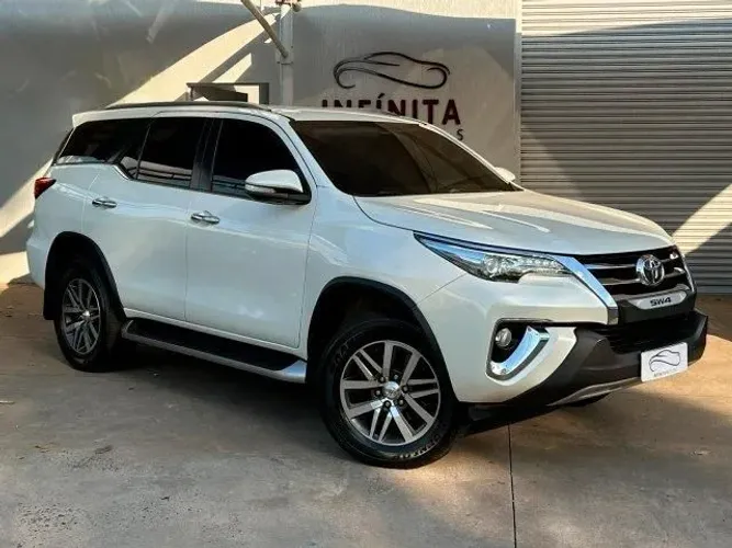 Toyota Hilux SW4 SRX 4X4 2.8 TDI 16V Dies. Aut. 2017