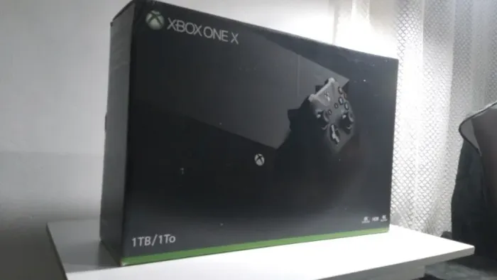 Xbox One X (NOVO) nunca usado!