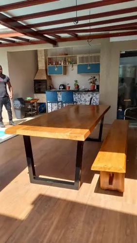 Mesa em madeira