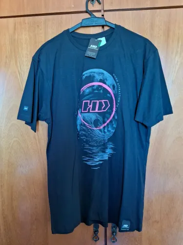 Camiseta HD Moon Attraction