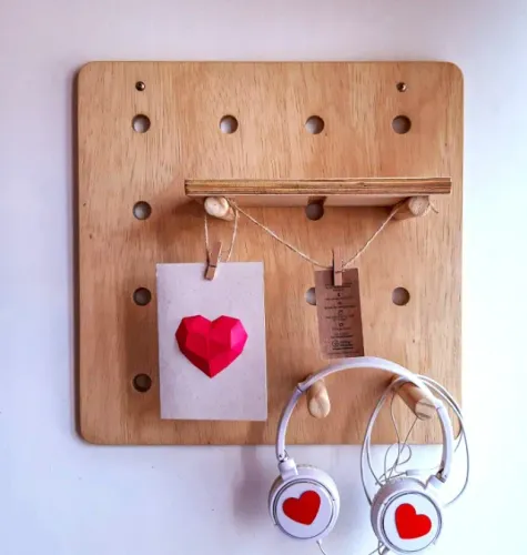 Pegboard de Parede em Madeira 40x40 cm ? Decoração e Organização