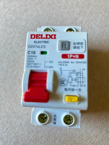 disjuntor diferencial residual (DR) da marca, modelo DZ47SLES. ? Possui ca16 (C16) e