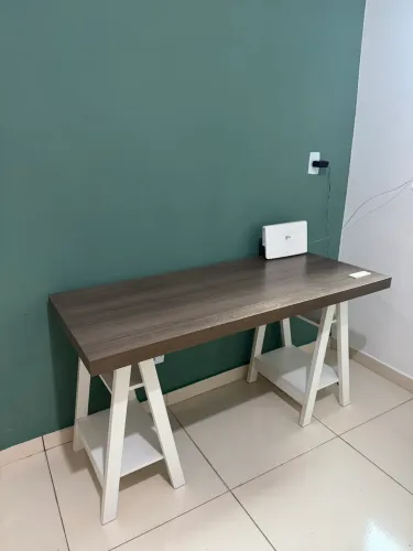 Escrivaninha para estudos / trabalho
