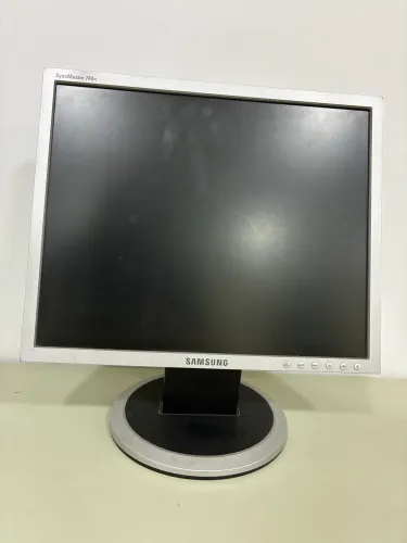 Monitor Samsung SyncMaster 740N (17 polegadas)