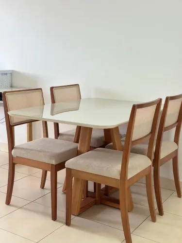 Mesa de jantar 4 cadeiras