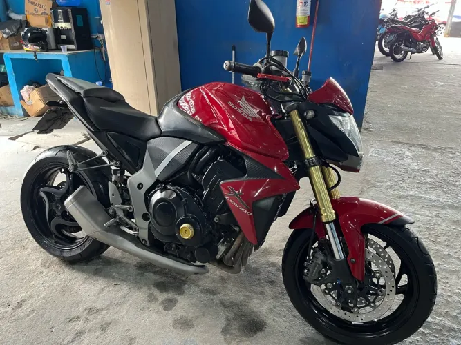 Cb 1000 toda revistada perfeito estado , nada pra fazer .