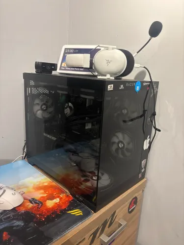 PC GAMER Ryzen 7 5700x3d RTX 5070