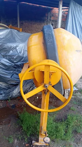 BETONEIRA CSM 400L - MONOFÁSICA 220V - APENAS 1 ANO DE USO
