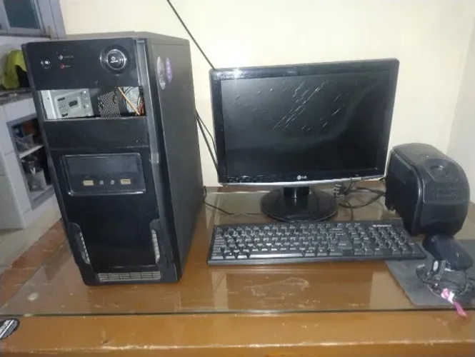 Vendo um computador completo.