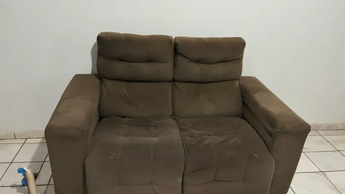 Sofá de dois lugares