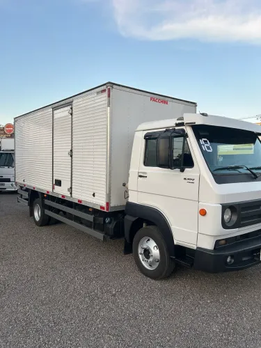 Volks 8-160 com baú