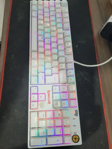 Teclado Óptico Gamer Redragon Surara Pro RGB, Switch Vermelho, ABNT2, Keycaps ABS Doublesh