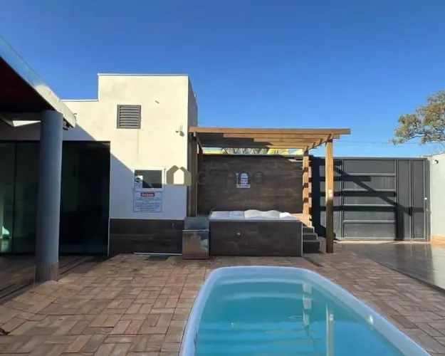 Casa à venda em Uberaba (Parque das Laranjeiras II)  3 vagas, piscina e churrasqueira