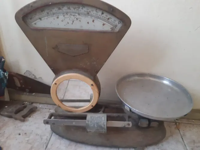 Balança Antiga de Prato Vintage - Peça Rústica