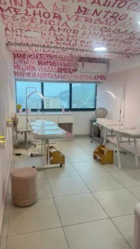 Subloco sala comercial de estética e beleza no centro de Nova Iguaçu
