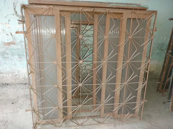 Vendo Portas e Janelas de Ferro com Grade e Vidro - Usadas