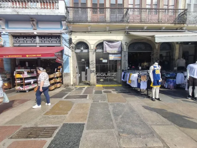 LOCALIZAÇÃO ESPETACULAR! LOJA À VENDA EM FRENTE A SAÍDA DO METRO CATETE! CATETE!
